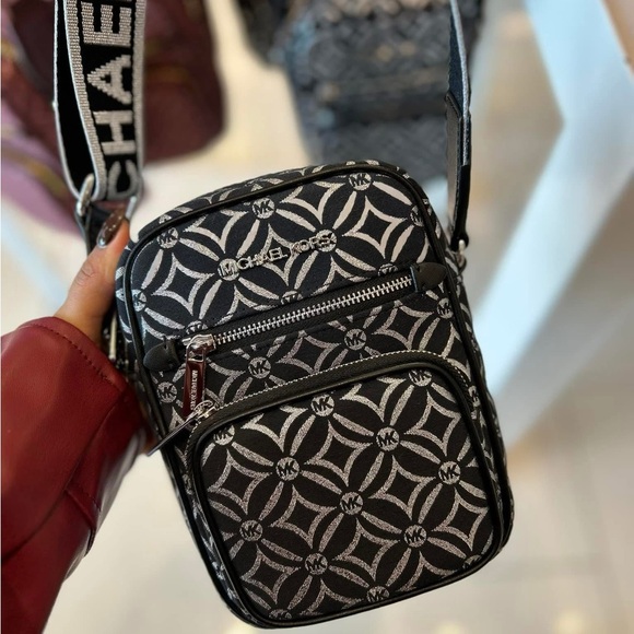 Michael Kors Black/Silver N/S Pocket Crossbody - Picture 1 of 8